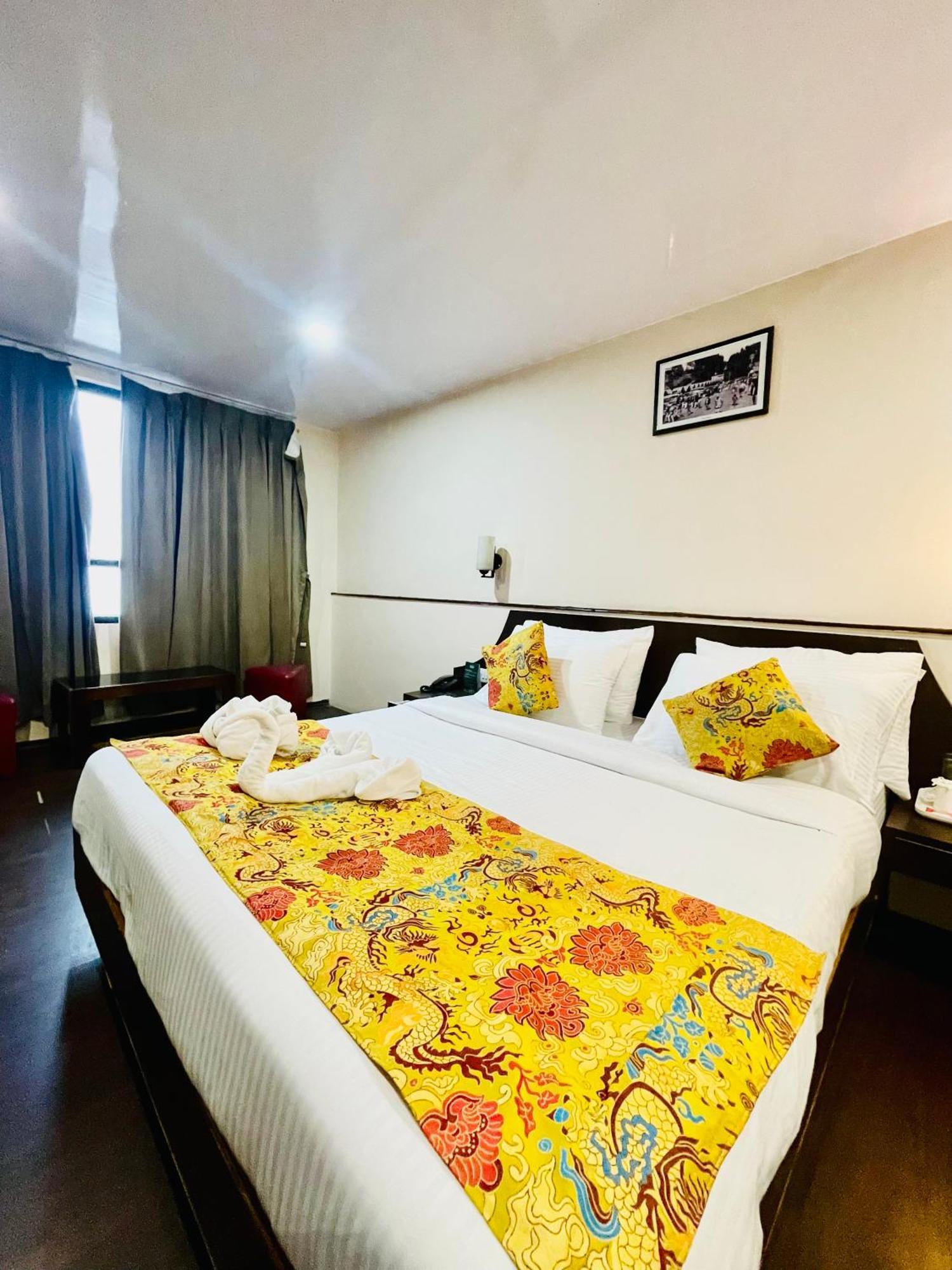 Hotel Sarovar Prosperity Vrindavan