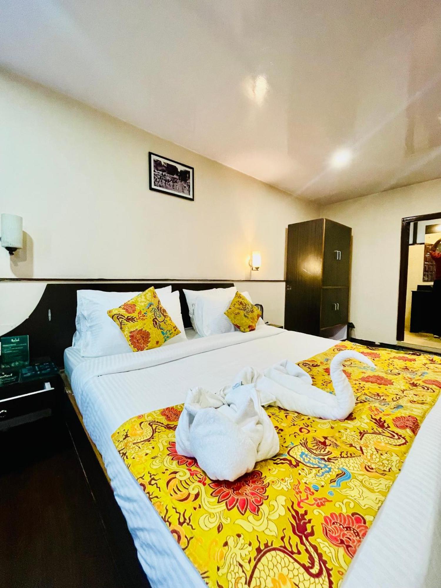 Sarovar Prosperity Hotel