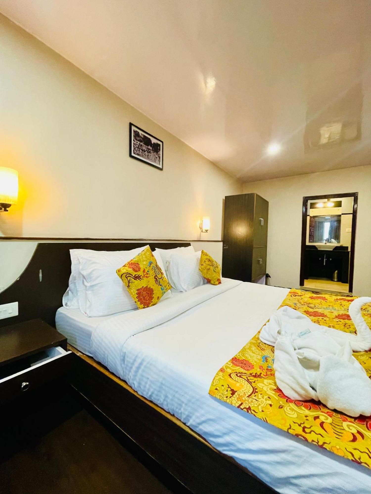 Sarovar Prosperity Hotel *