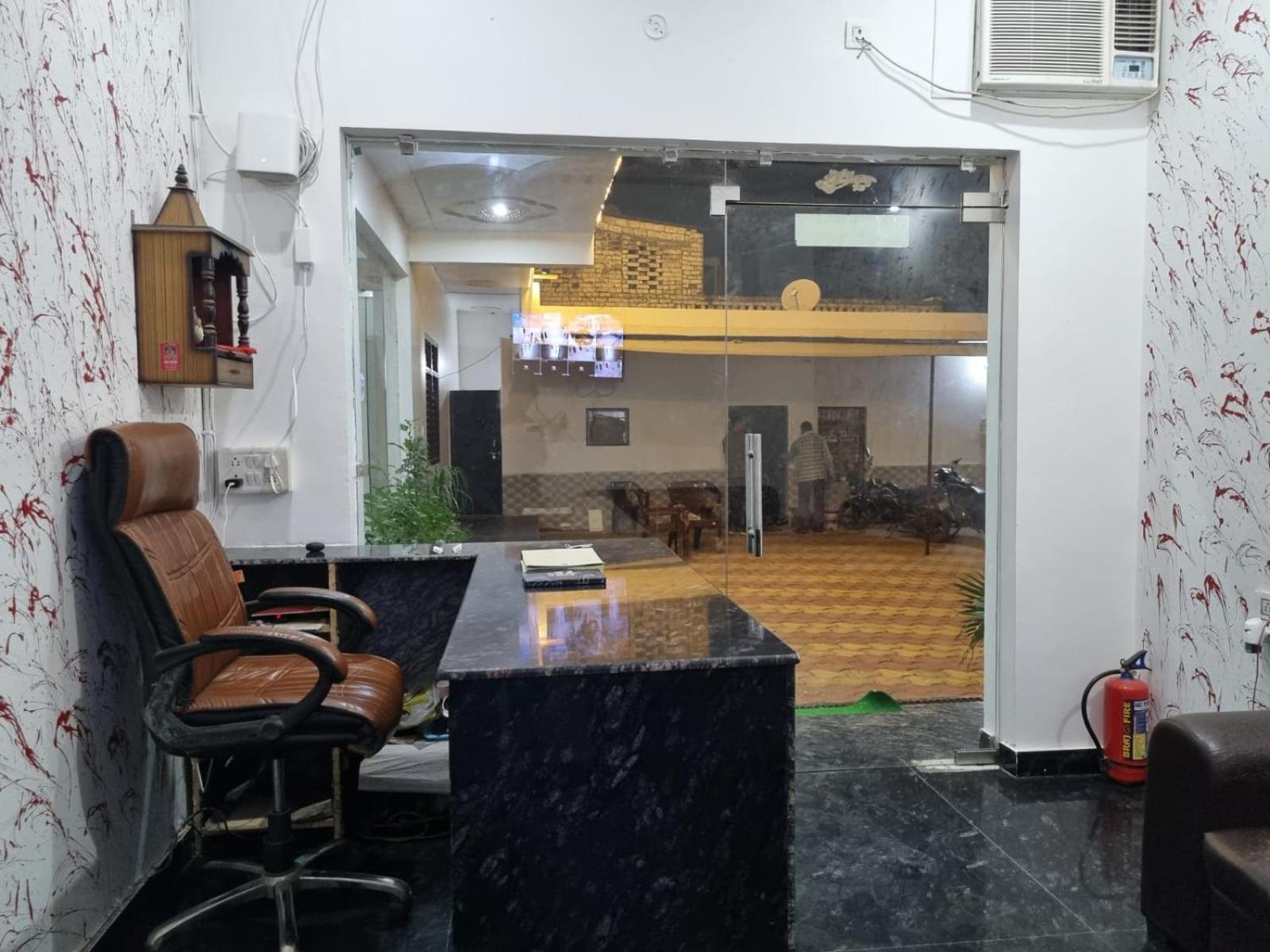 Sarovar Prosperity Hotel *