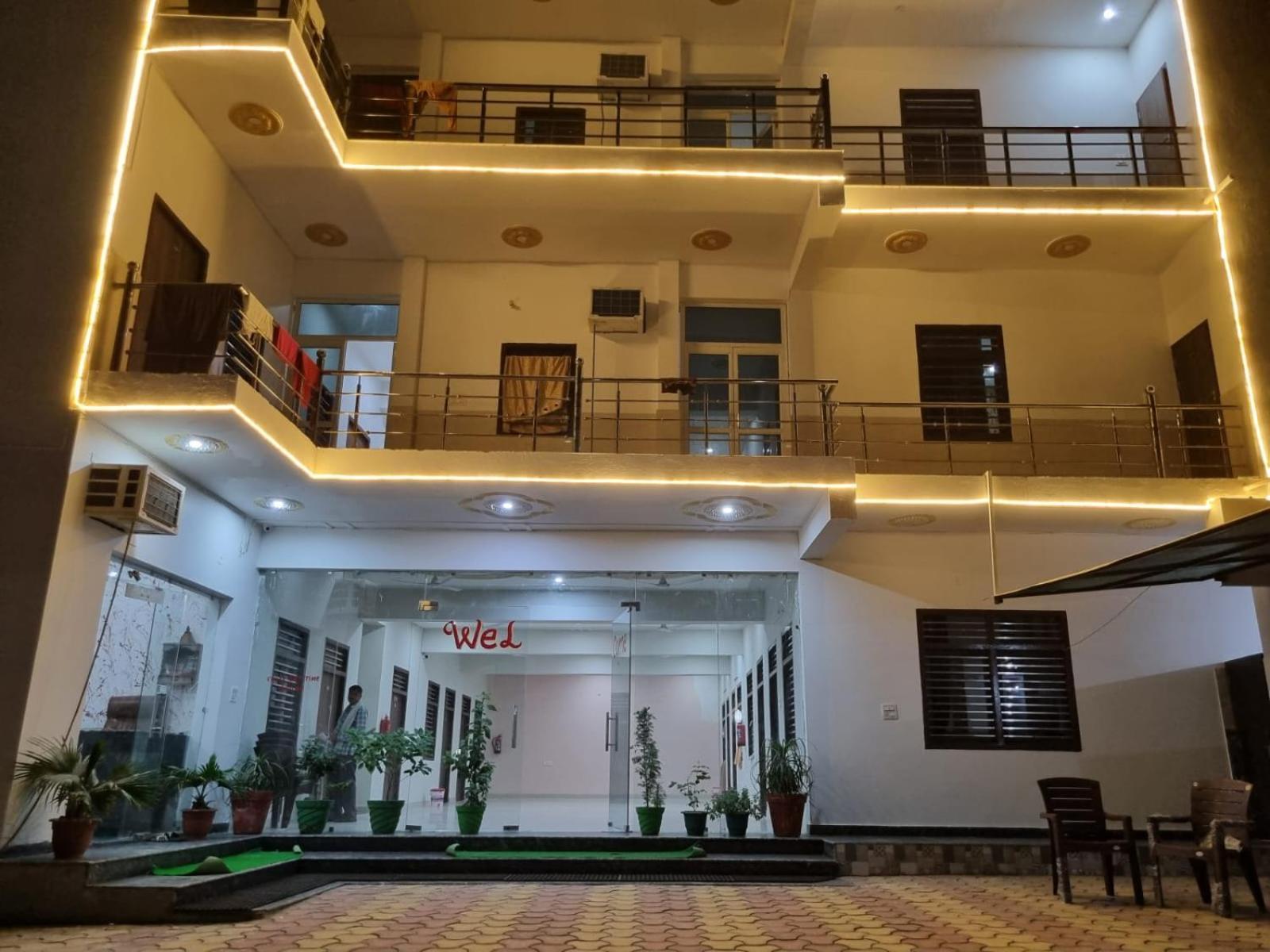 Sarovar Prosperity Hotel *