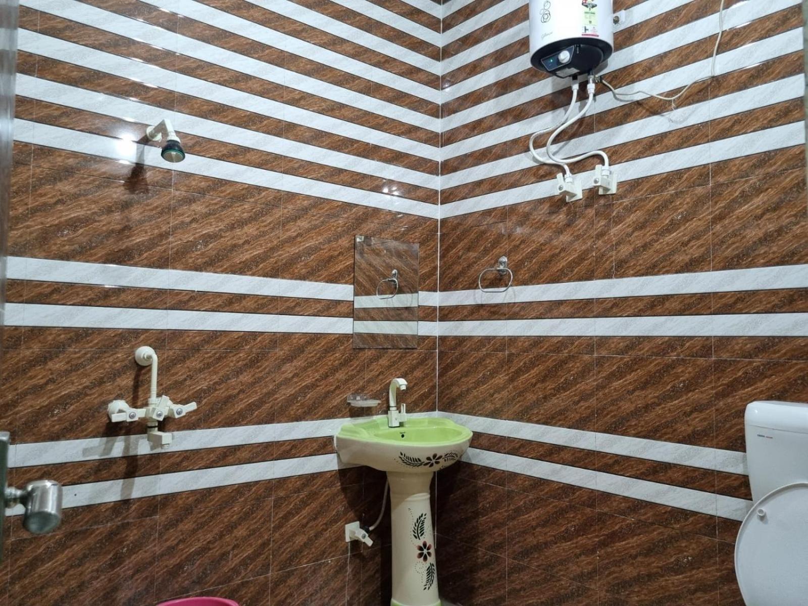 Sarovar Prosperity Hotel