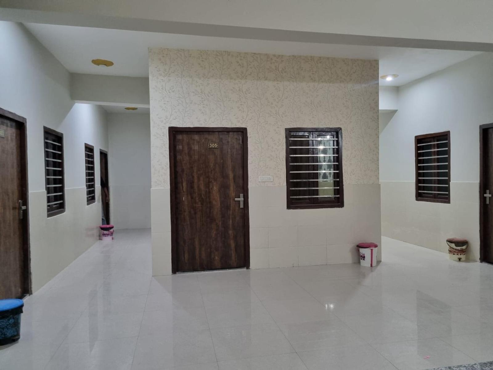Sarovar Prosperity Hotel